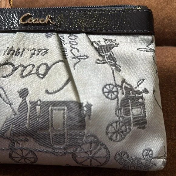 Vintage COACH perfect pre-loved condition wristlet. Two-tone blue with silver.